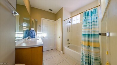 5626 Cape Harbour Dr in Cape Coral, FL - Building Photo - Building Photo