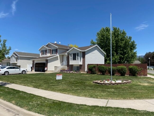 2022 N 850 W in Clinton, UT - Building Photo - Building Photo