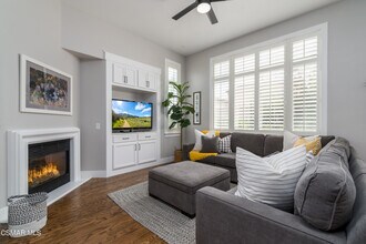 674 Camino Del Sol in Thousand Oaks, CA - Building Photo - Building Photo