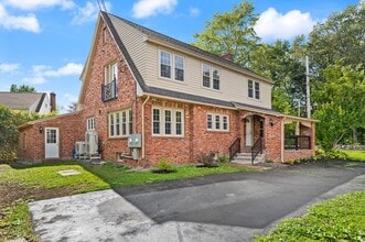 129 Maple Ave in Shrewsbury, MA - Foto de edificio - Building Photo