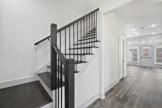 7242 St Augustine St in Houston, TX - Building Photo - Building Photo