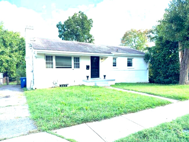 property at 1955 N Woodrow St