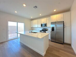 521 Daphne Terrace St in Henderson, NV - Building Photo - Building Photo