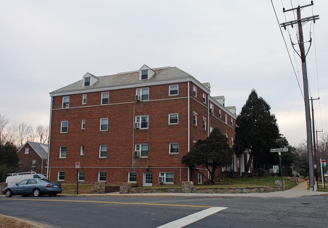 Boulevard Courts in Arlington, VA - Foto de edificio - Building Photo