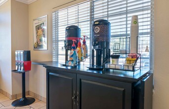 Furnished Studio-Kansas City - Shawnee Mis in Overland Park, KS - Building Photo - Building Photo