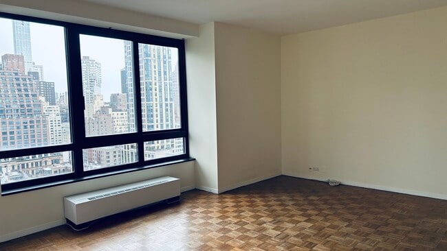 100 United Nations Plaza, Unit 21F in New York, NY - Building Photo - Building Photo