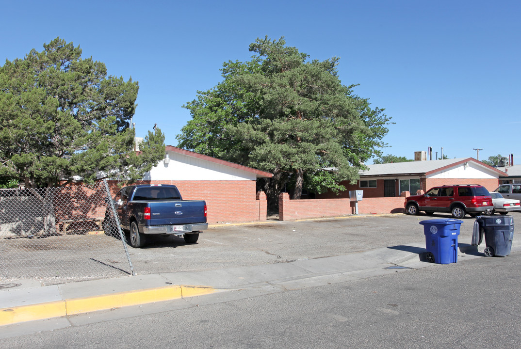 533-537 Indiana St SE in Albuquerque, NM - Building Photo