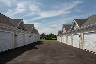 Muir Lake in Getzville, NY - Foto de edificio - Building Photo