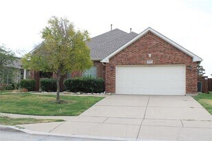 10212 Red Bluff Ln in Fort Worth, TX - Building Photo