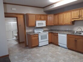 2414 W 10th St, Unit Greek Villa in Sioux Falls, SD - Building Photo