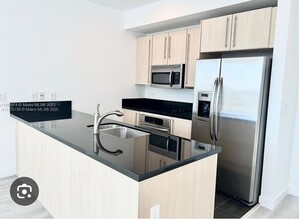 79 SW 12th St, Unit 3504-S in Miami, FL - Building Photo - Building Photo