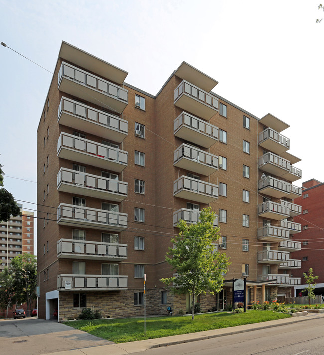 Canadiana Apartments in Hamilton, ON - Building Photo - Building Photo