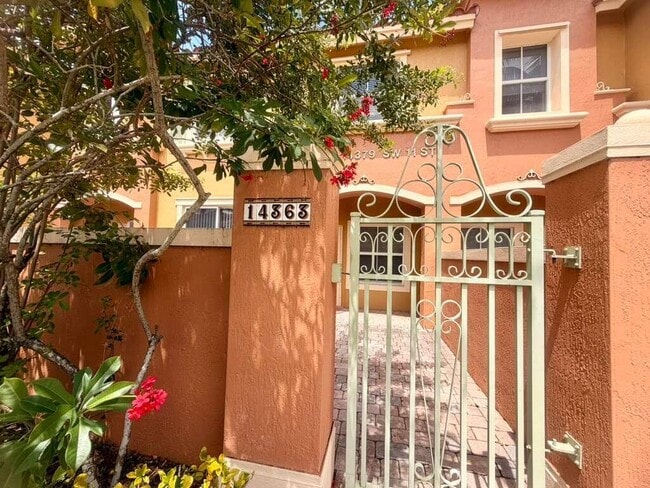 14363 SW 11th St in Pembroke Pines, FL - Building Photo - Building Photo