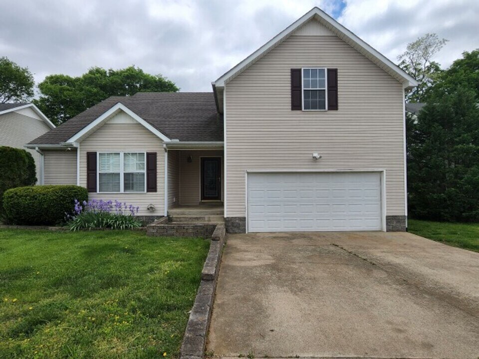 3653 Kendra Ct S in Clarksville, TN - Building Photo