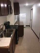 7402 Nigh Rd, Unit Basement in Falls Church, VA - Foto de edificio - Building Photo