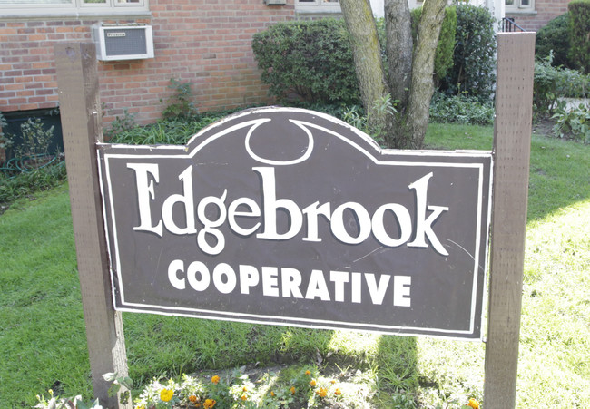 Edgebrook Cooperative, Inc in White Plains, NY - Foto de edificio - Building Photo