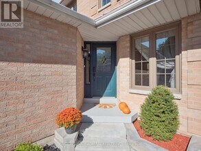 24 Dawlish Ave in Aurora, ON - Building Photo - Building Photo