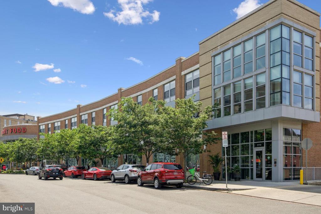 3710 Newark St NW, Unit 207 in Washington, DC - Building Photo