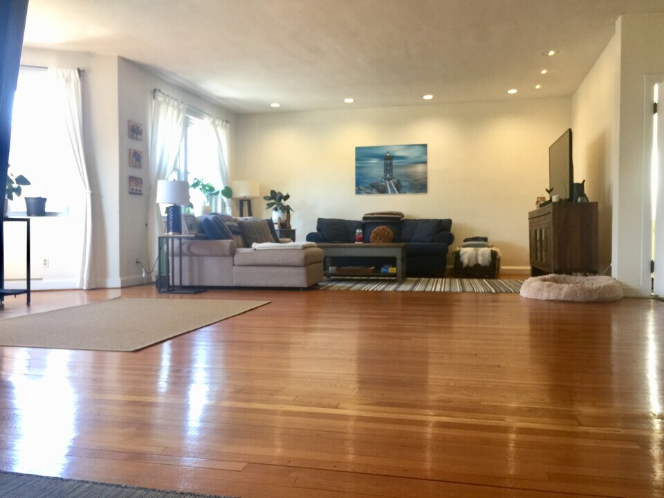 20 Dean Rd, Unit 3 in Brookline, MA - Foto de edificio