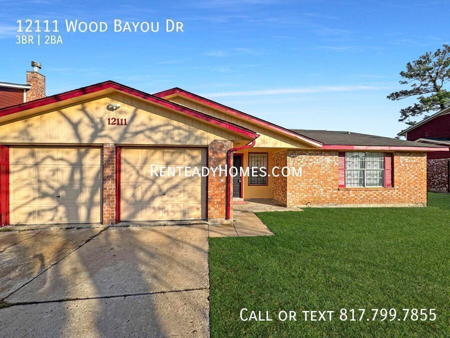 12111 Wood Bayou Dr in Houston, TX - Building Photo