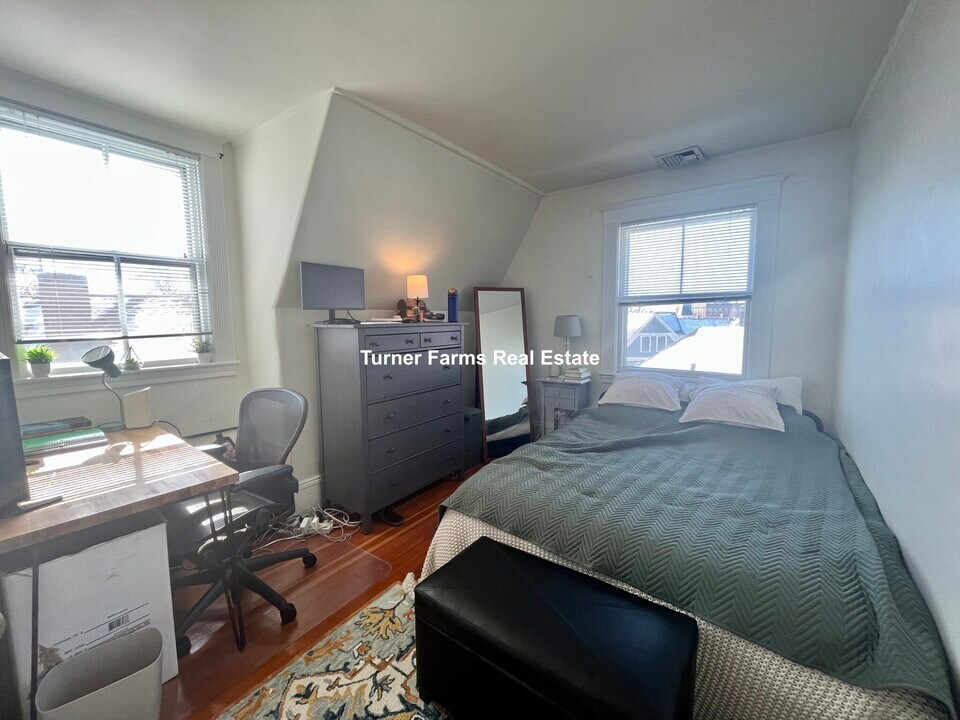 79 College Ave, Unit 4 in Somerville, MA - Foto de edificio