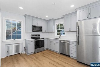 140 Pershing Ave in Ridgewood, NJ - Foto de edificio - Building Photo