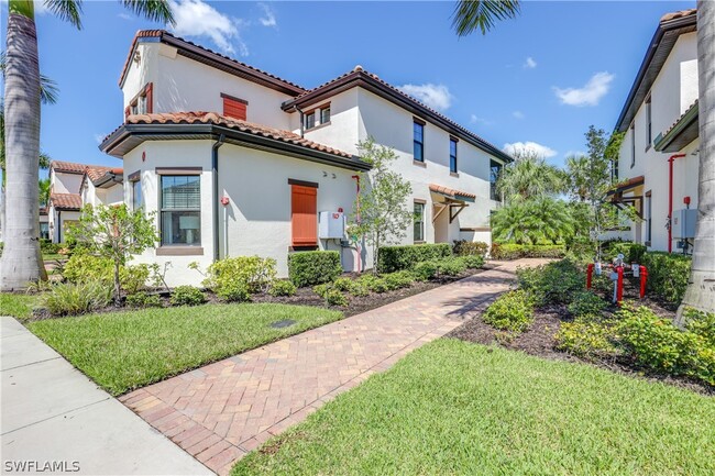 15145 Palmer Lake Cir in Naples, FL - Building Photo - Building Photo