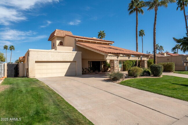 8246 E Del Cadena Dr in Scottsdale, AZ - Building Photo - Building Photo
