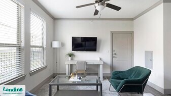 12500 Shadowglen Trce in Manor, TX - Building Photo