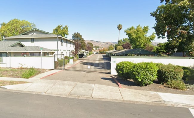 725 Auburn Pl in Hayward, CA - Building Photo - Building Photo