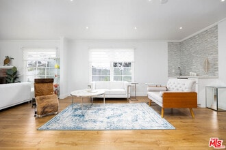 1110 W Muirlands Dr in San Diego, CA - Building Photo - Building Photo