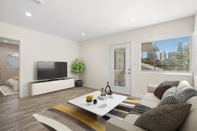 415 Loma Dr