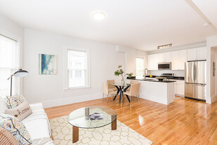 4 Osgood St, Unit 2 in Somerville, MA - Building Photo