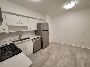 2308 Barton Village Cir in Austin, TX - Building Photo - Building Photo