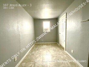 107 Jesus Alley in San Antonio, TX - Building Photo - Building Photo