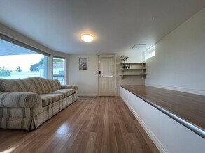 1021 Tuxedo Dr in Port Moody, BC - Building Photo - Building Photo