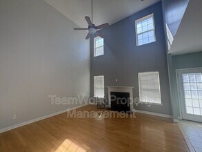 102 Maywood Drive in Moncks Corner, SC - Foto de edificio - Building Photo