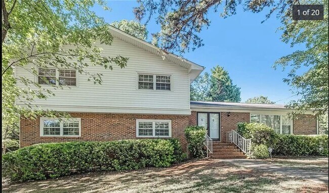1200 Brockton Ln in Charlotte, NC - Foto de edificio - Building Photo