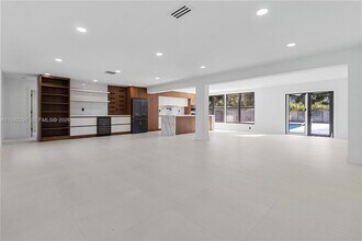 5420 Lincoln St in Hollywood, FL - Building Photo - Building Photo