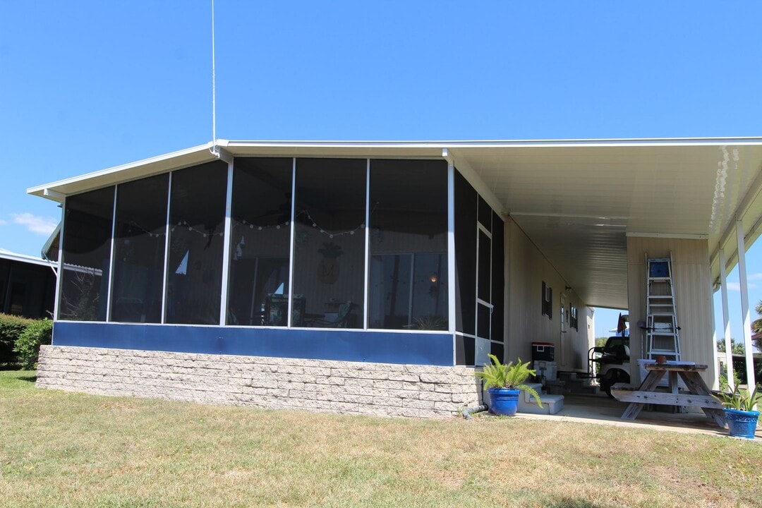 41 Connie Dr in Crawfordville, FL - Building Photo