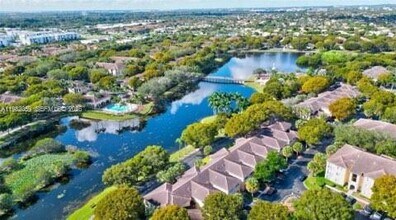 2574 Centergate Dr in Miramar, FL - Building Photo - Building Photo