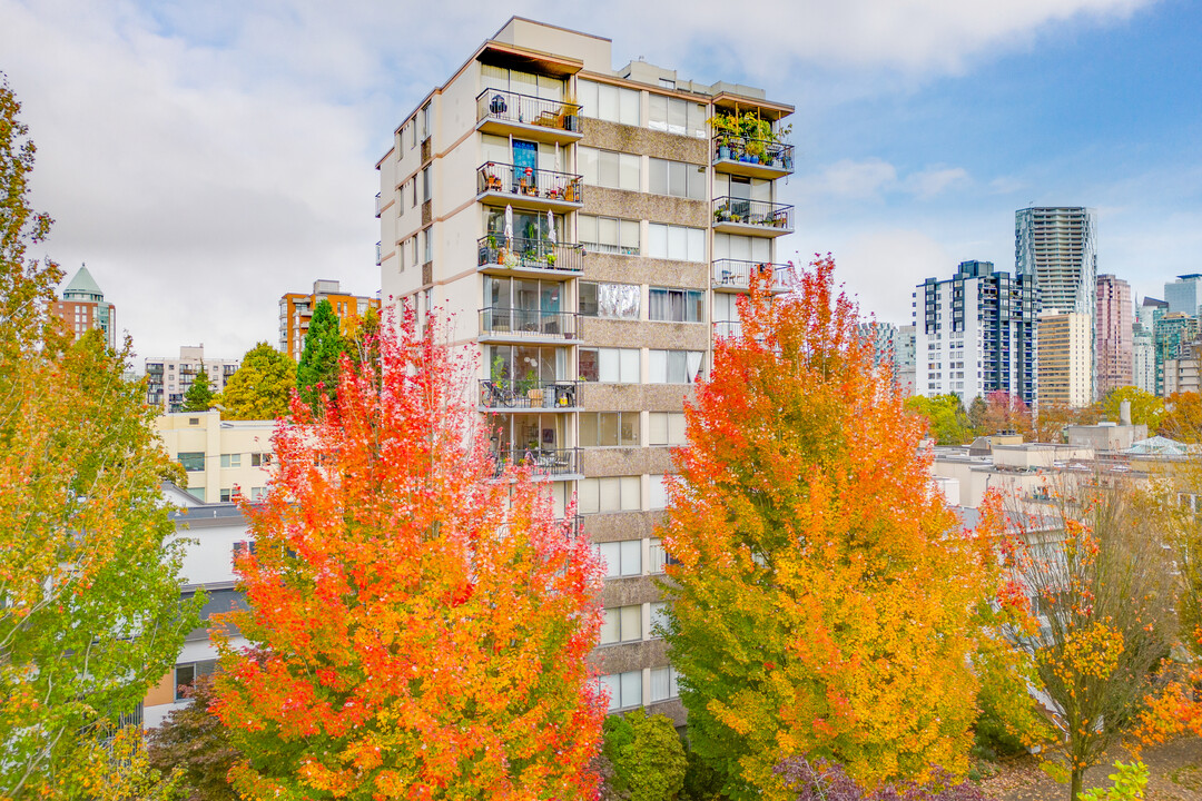 Fortes Place in Vancouver, BC - Building Photo