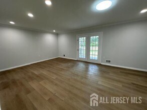 31 Van Pelt Ct in East Brunswick, NJ - Building Photo - Building Photo