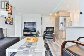530-1530 Lolita Gardens in Mississauga, ON - Building Photo - Building Photo