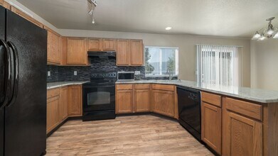 5113 Barnstormers Ave in Colorado Springs, CO - Foto de edificio - Building Photo