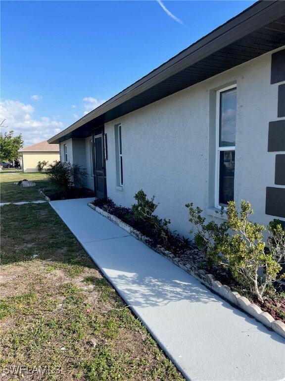 1402 SE 34th St in Cape Coral, FL - Foto de edificio - Building Photo