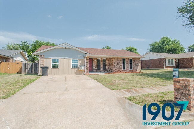 1005 SE 9th St in Moore, OK - Building Photo - Building Photo