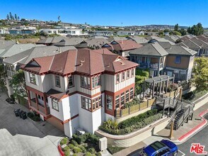 2584 Bungalow Pl in Newport Beach, CA - Building Photo - Building Photo