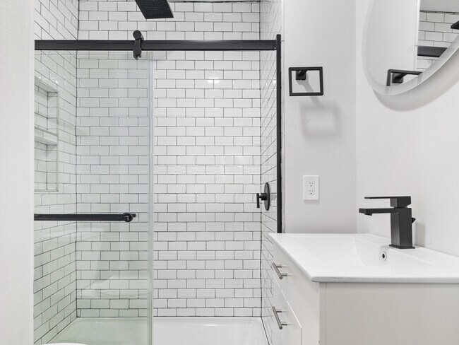 7 Dickson St, Unit 1 in Somerville, MA - Building Photo - Building Photo