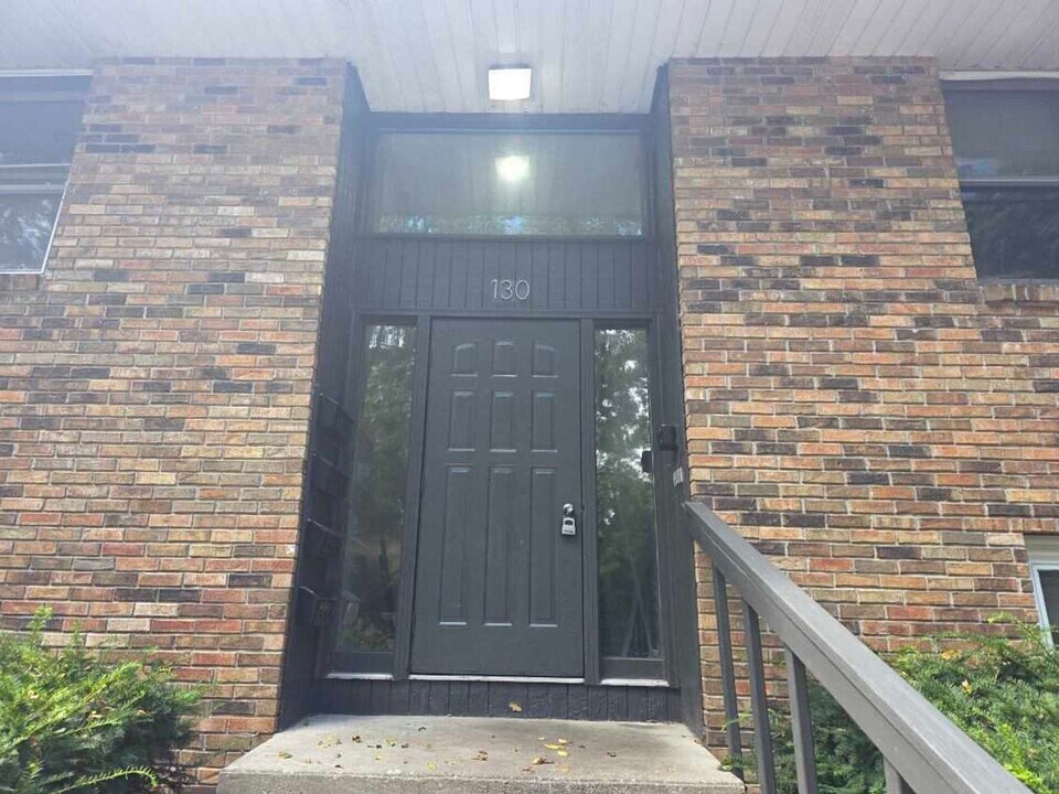 130 S Clarendon St in Kalamazoo, MI - Building Photo